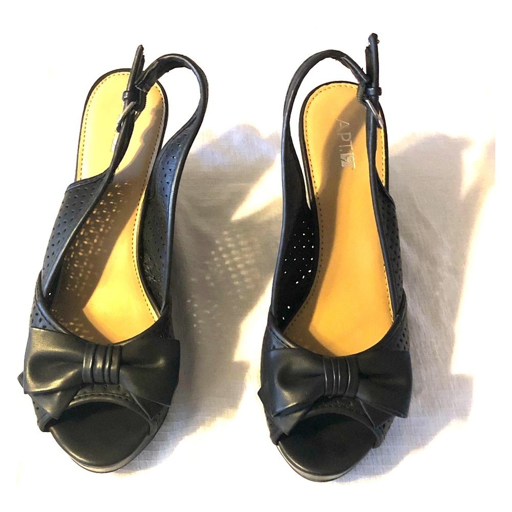 New black with bows wedges 9